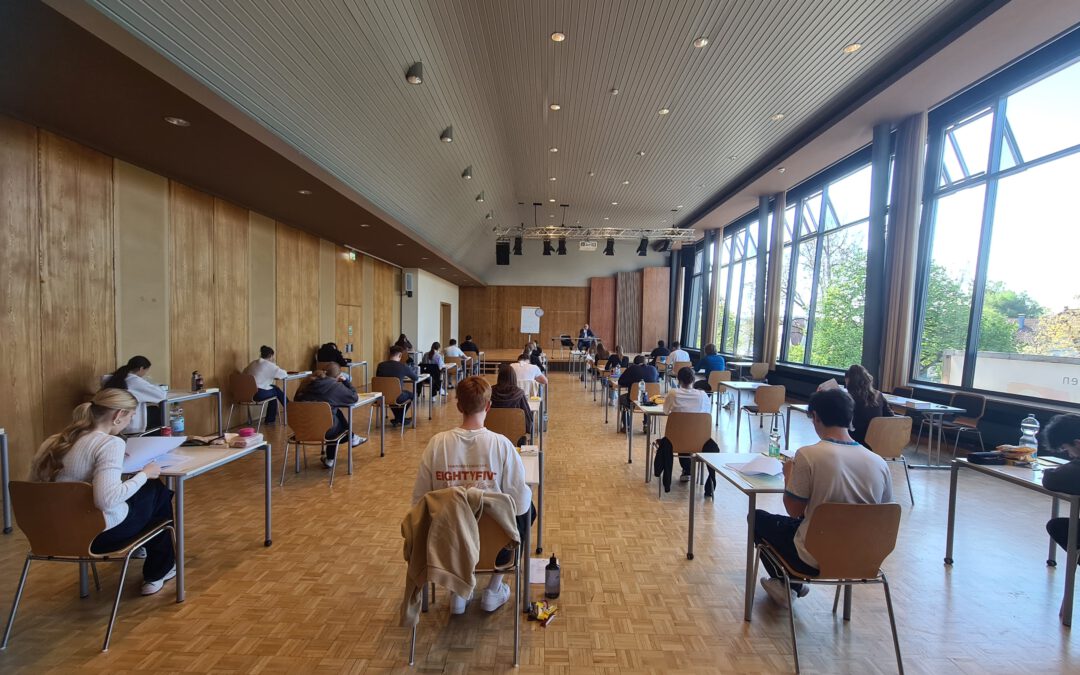 Abitur 2025: Für 59 Abiturienten beginnen in Trossingen die schriftlichen Prüfungen