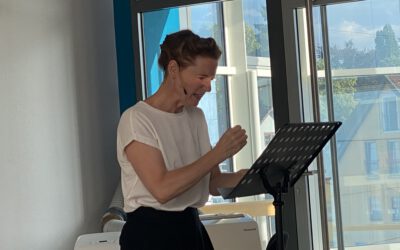 Literatur trifft Musik: Isabella Bartdorff begeistert im Würfelsaal der Volksbank Trossingen